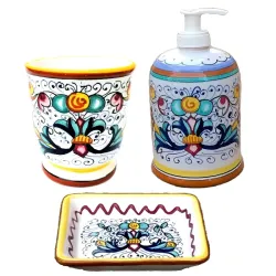 Tre pezzi set bagno in ceramica fatti e decorati a mano in Raffaellesco