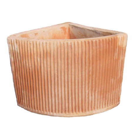 Vaso angolare terracotta rigato lavorato a mano